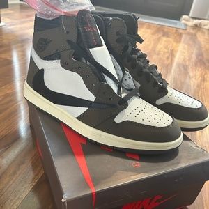 Travis Scott x air Jordan 1